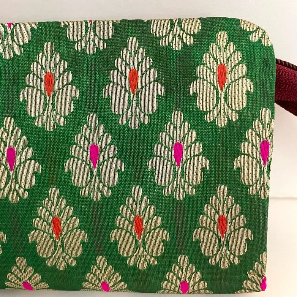 Clutch Bag with Zipper and Magnetic Button Closure Green Red Gold